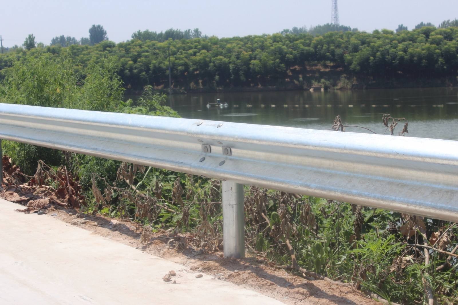 选择公路护栏的主要原因有哪些 选择公路护栏的主要原因有哪些